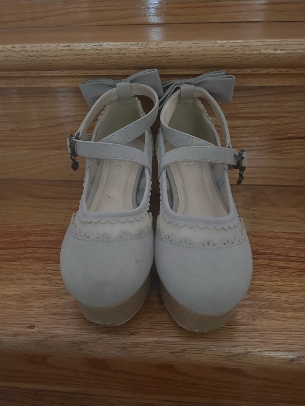 Axes Femme Gray Bow Block Heel Sandals - Picture 7 of 10